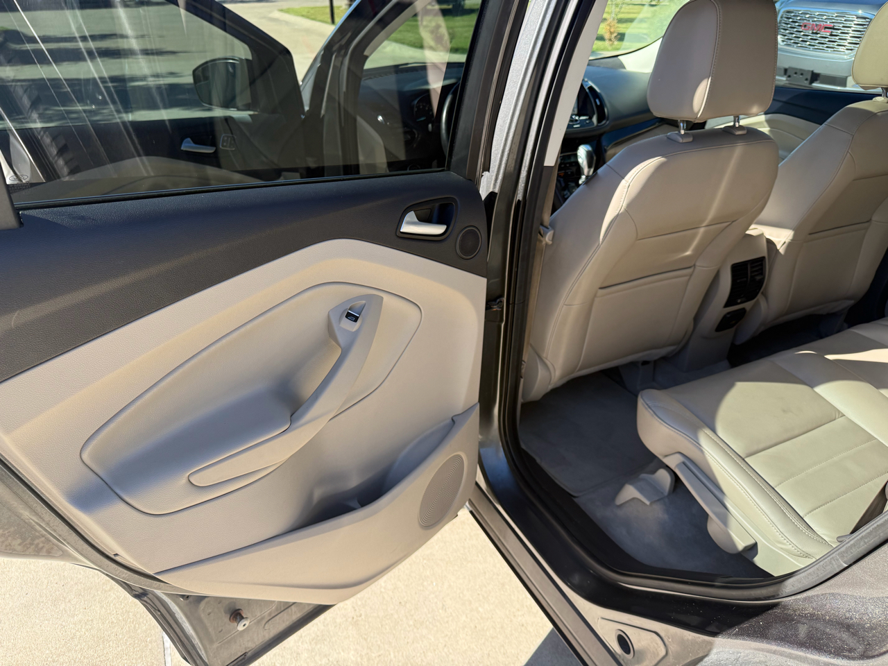 Ford Escape 4WD 4dr Titanium 2016 Ford Escape 4WD 4dr Titanium 2016