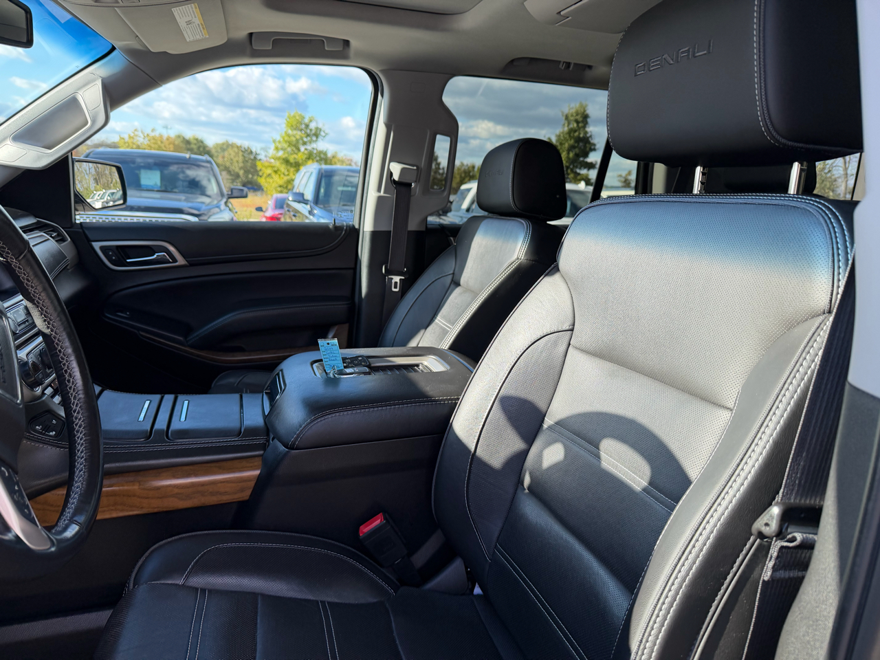 GMC Yukon 4WD 4dr Denali 2019 GMC Yukon 4WD 4dr Denali 2019