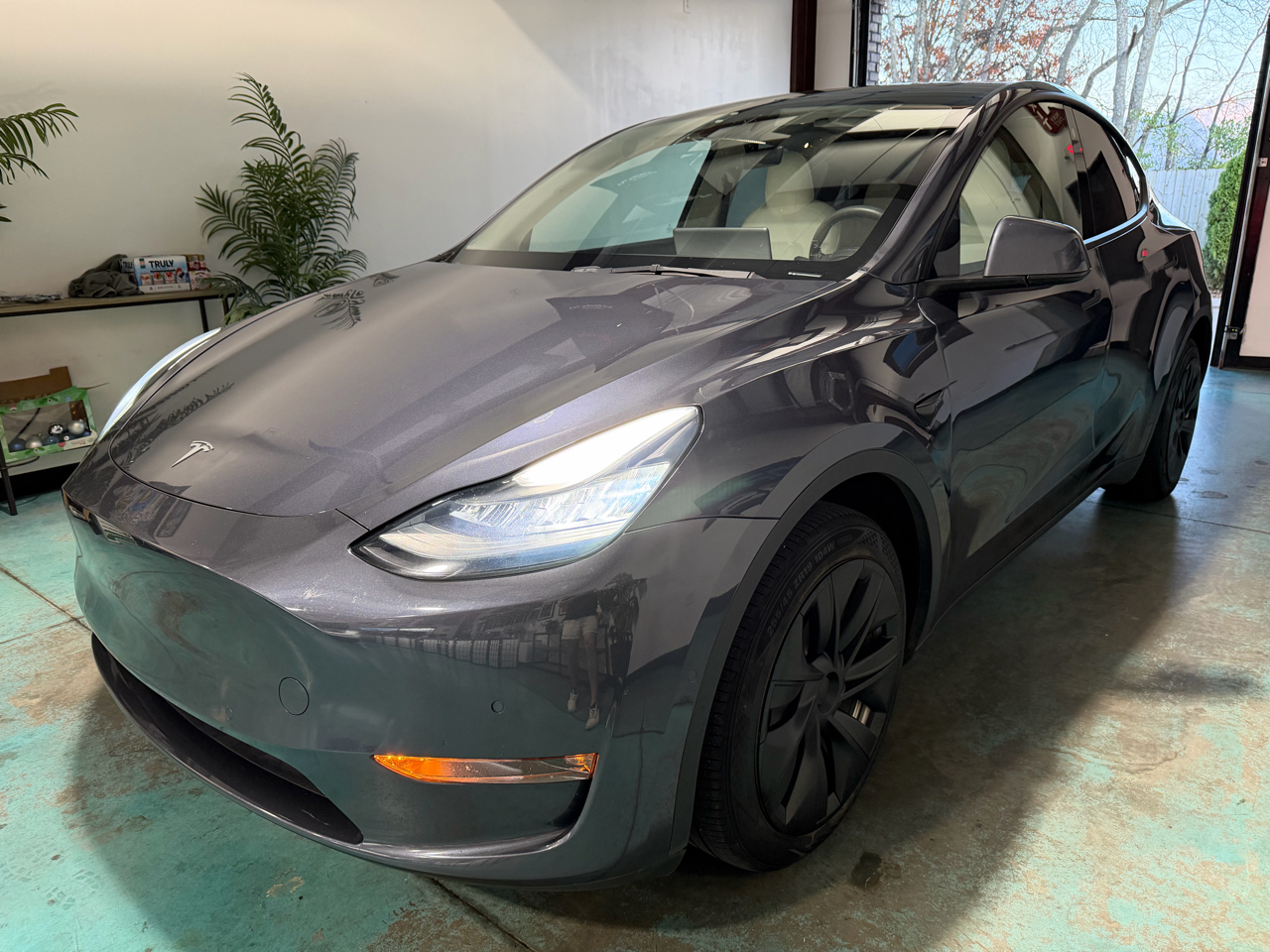 2022 Tesla Model Y Long Range photo 3