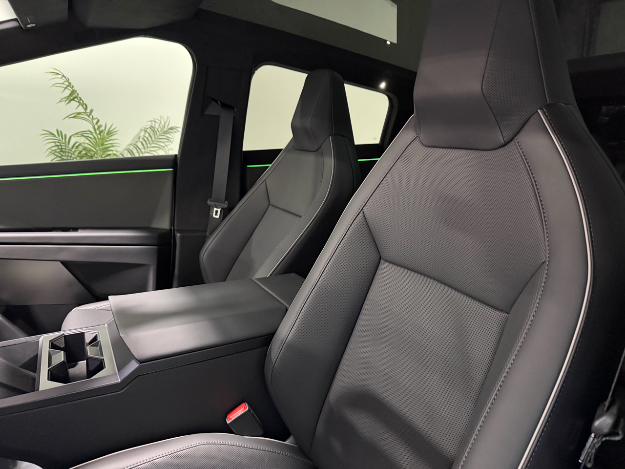 2025 Tesla Cybertruck All-Wheel Drive photo 3