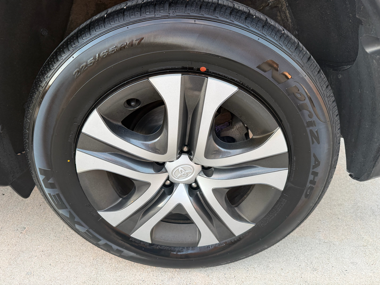 Toyota RAV4 LE AWD (Natl) 2017