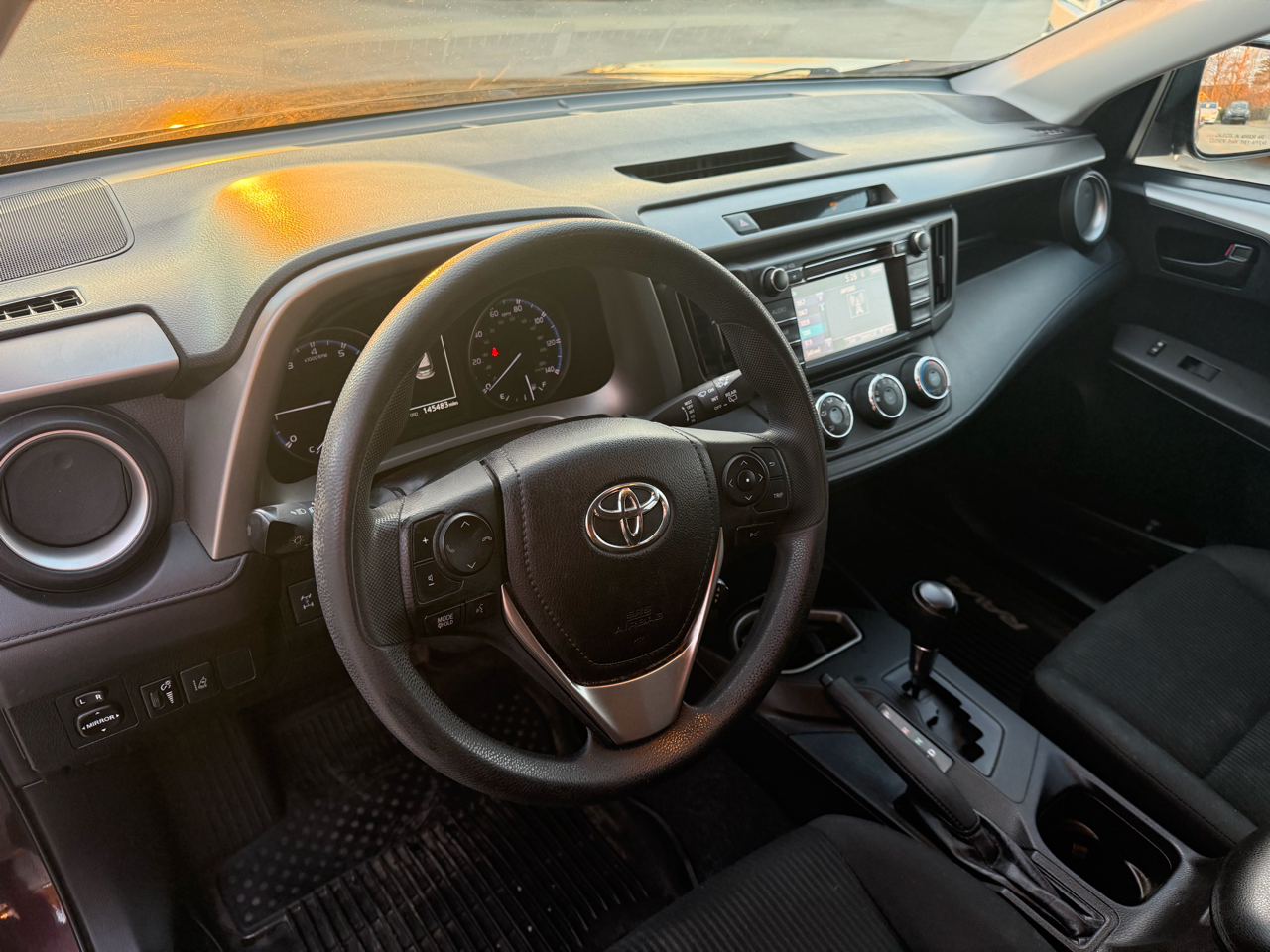 Toyota RAV4 LE AWD (Natl) 2017