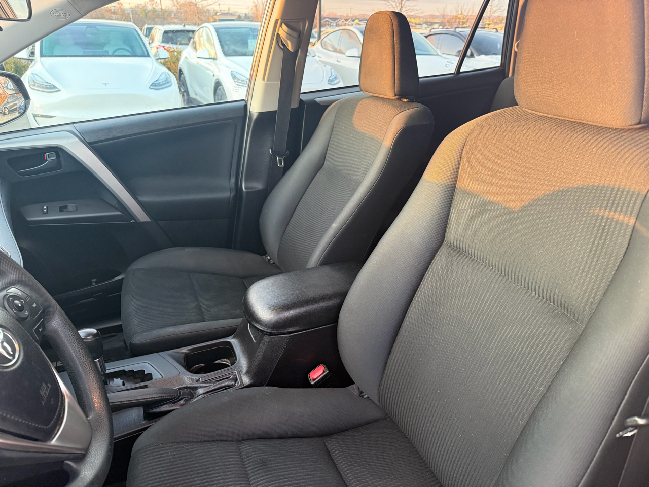 Toyota RAV4 LE AWD (Natl) 2017