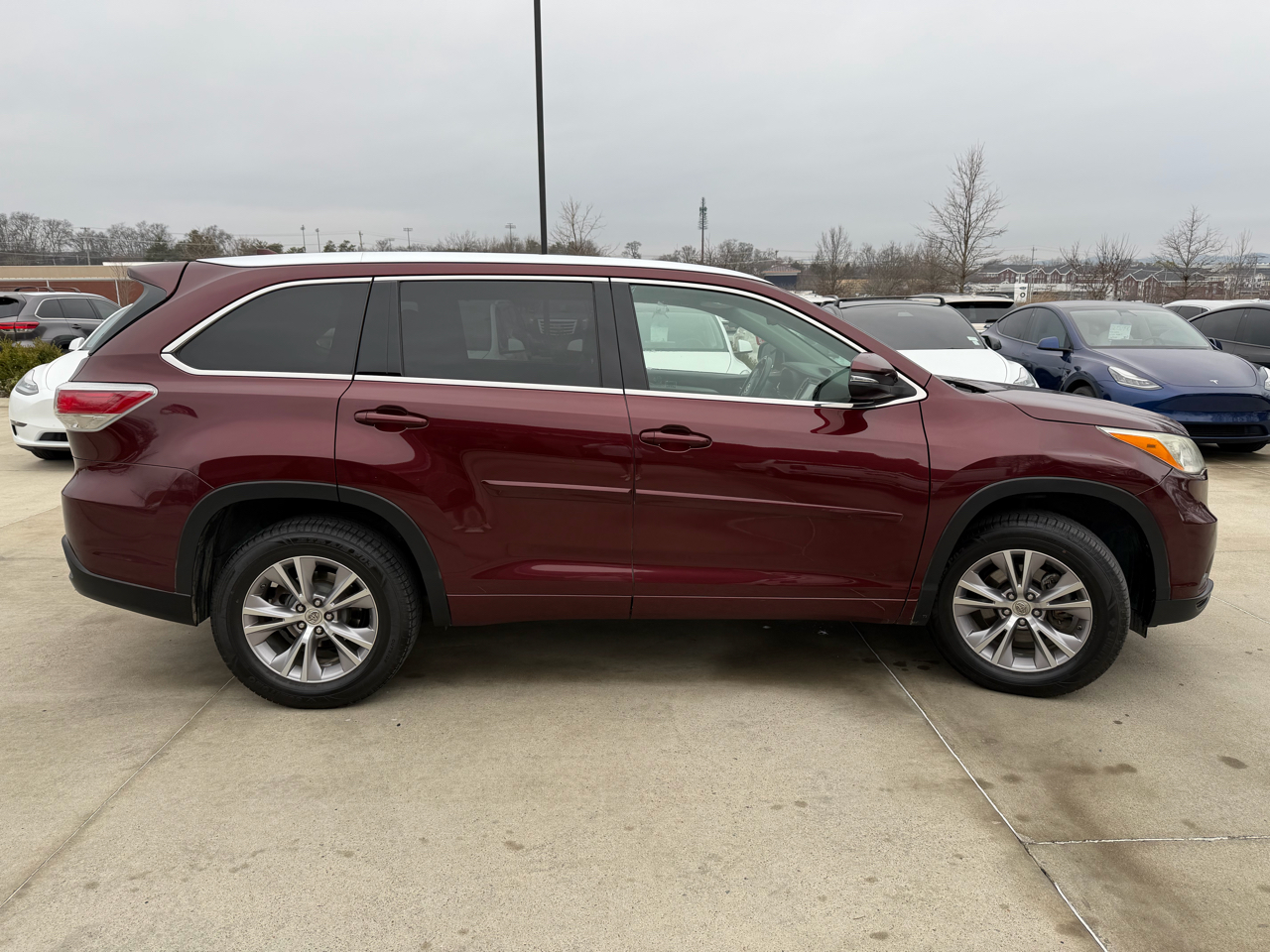 Toyota Highlander FWD 4dr V6 XLE (Natl) 2014