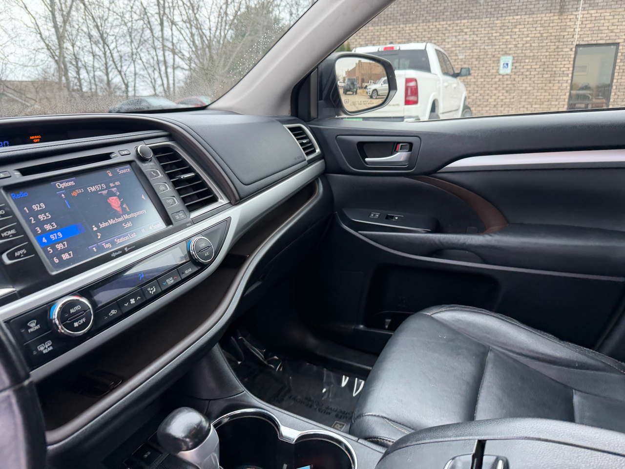 Toyota Highlander FWD 4dr V6 XLE (Natl) 2014