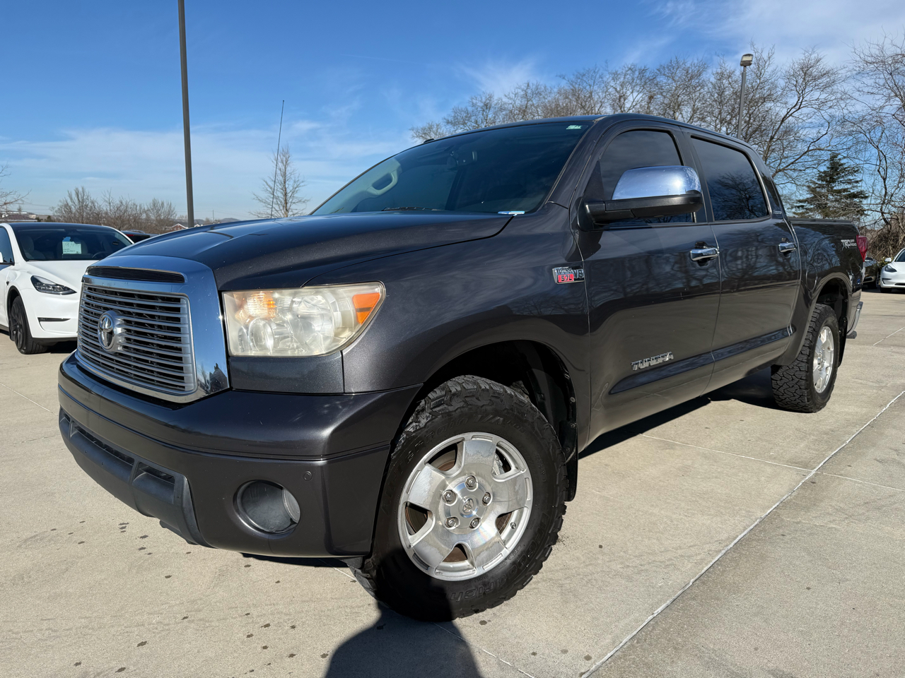 Toyota Tundra 4WD Truck CrewMax 5.7L FFV V8 6-Spd AT LTD (Natl) 2011