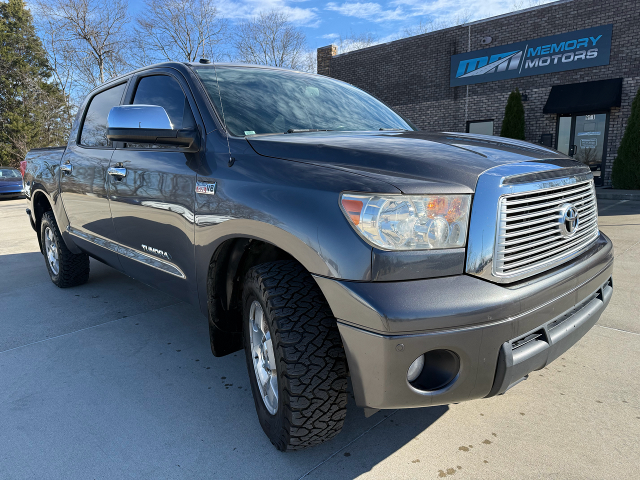 Toyota Tundra 4WD Truck CrewMax 5.7L FFV V8 6-Spd AT LTD (Natl) 2011