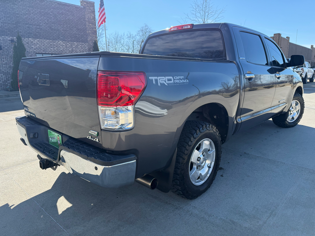 Toyota Tundra 4WD Truck CrewMax 5.7L FFV V8 6-Spd AT LTD (Natl) 2011