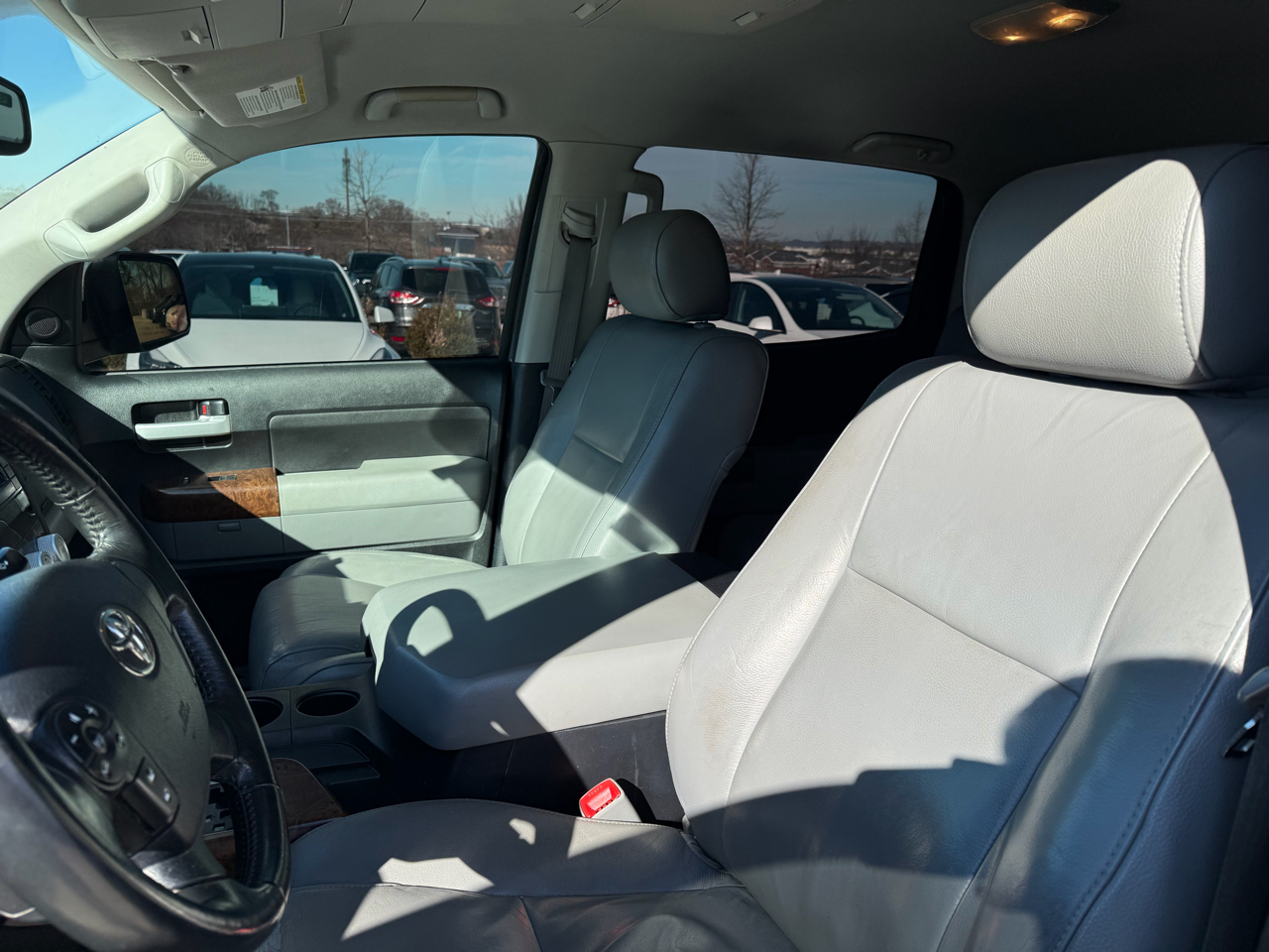 Toyota Tundra 4WD Truck CrewMax 5.7L FFV V8 6-Spd AT LTD (Natl) 2011