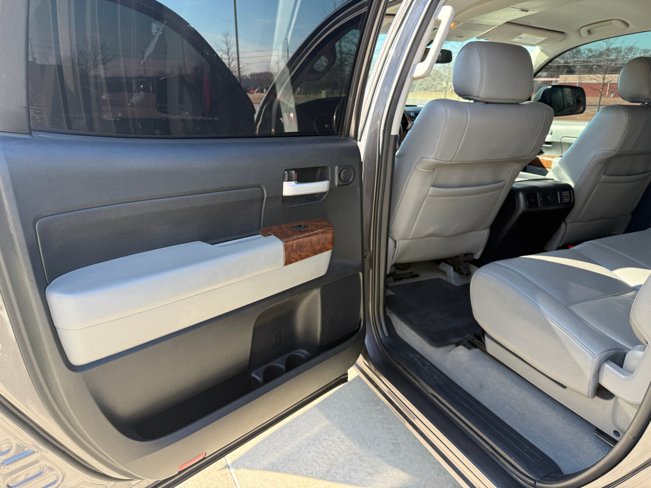 Toyota Tundra 4WD Truck CrewMax 5.7L FFV V8 6-Spd AT LTD (Natl) 2011