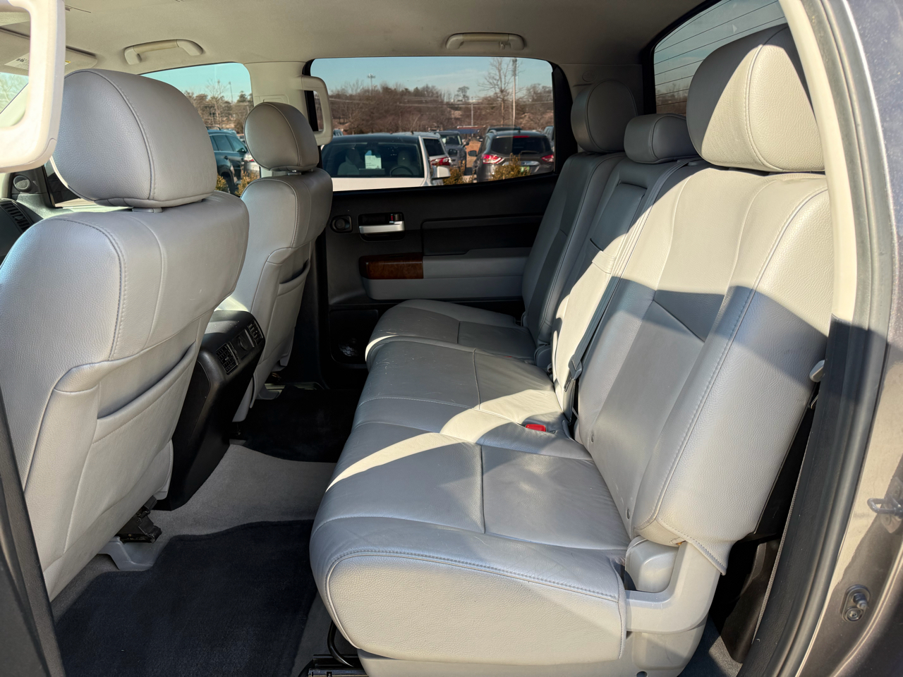 Toyota Tundra 4WD Truck CrewMax 5.7L FFV V8 6-Spd AT LTD (Natl) 2011