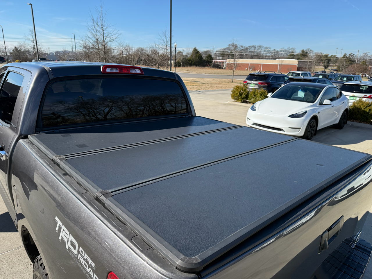 Toyota Tundra 4WD Truck CrewMax 5.7L FFV V8 6-Spd AT LTD (Natl) 2011