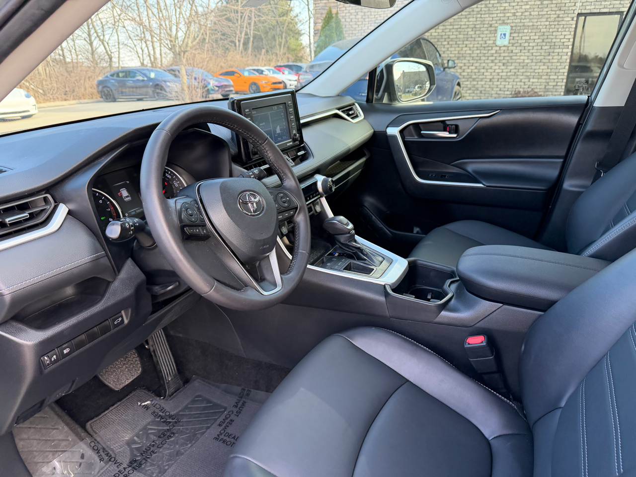 Toyota RAV4 XLE Premium FWD (Natl) 2022