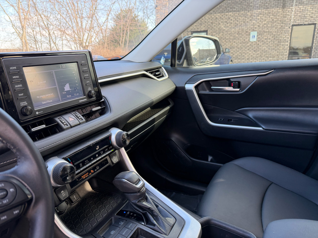 Toyota RAV4 XLE Premium FWD (Natl) 2022