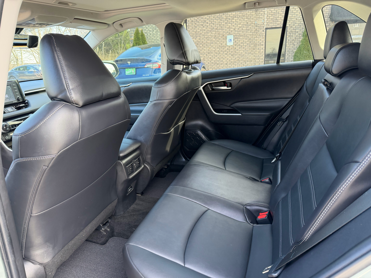 Toyota RAV4 XLE Premium FWD (Natl) 2022