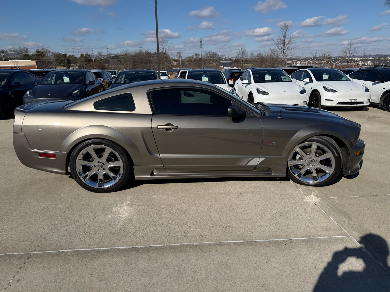 Ford Mustang  2005
