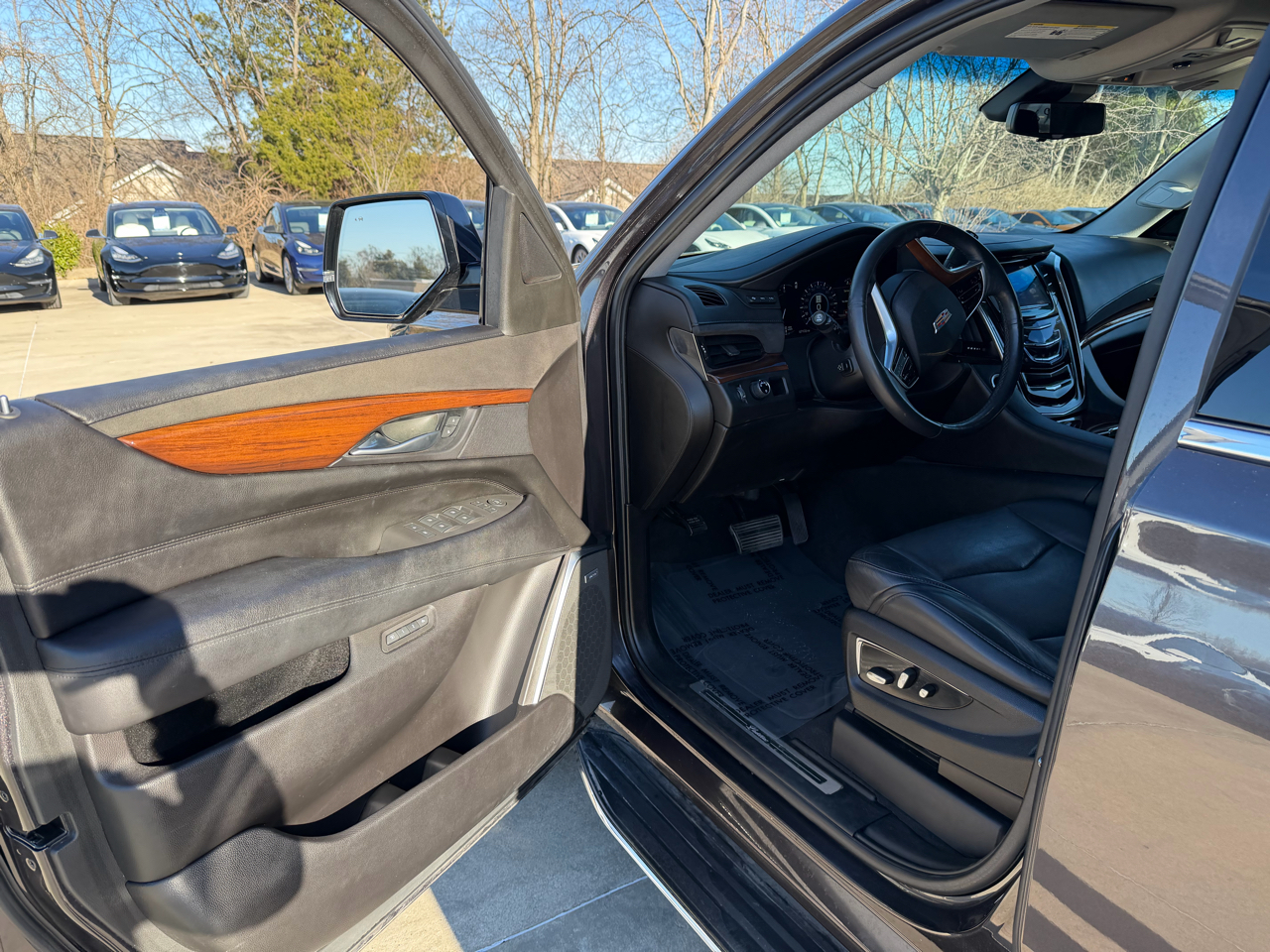 Cadillac Escalade ESV 2WD 4dr Luxury 2017