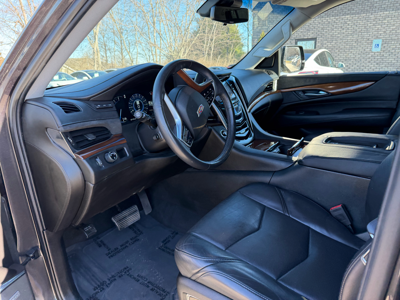 Cadillac Escalade ESV 2WD 4dr Luxury 2017