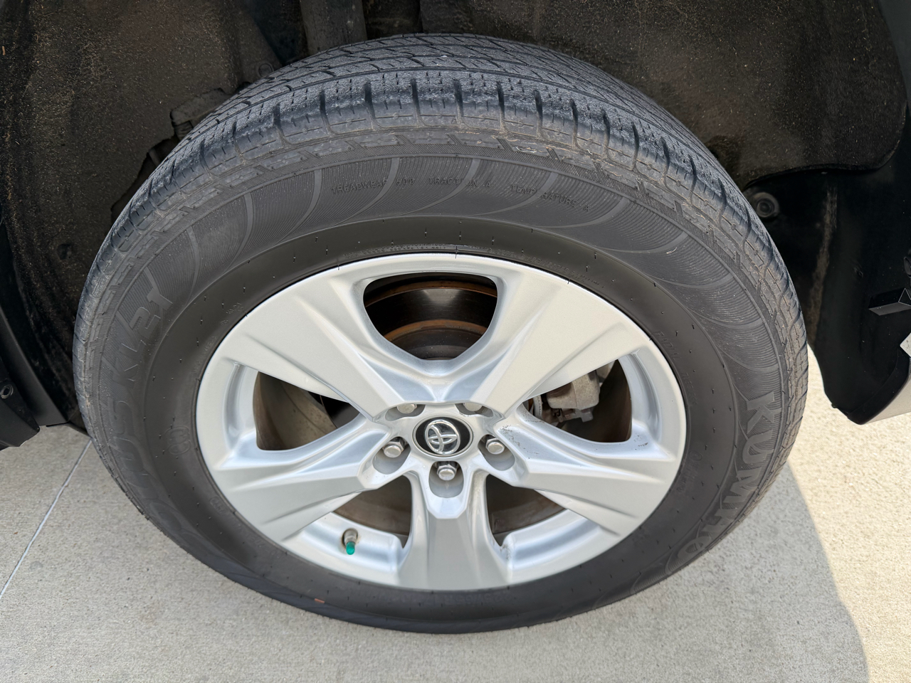 Toyota RAV4 XLE FWD (Natl) 2019