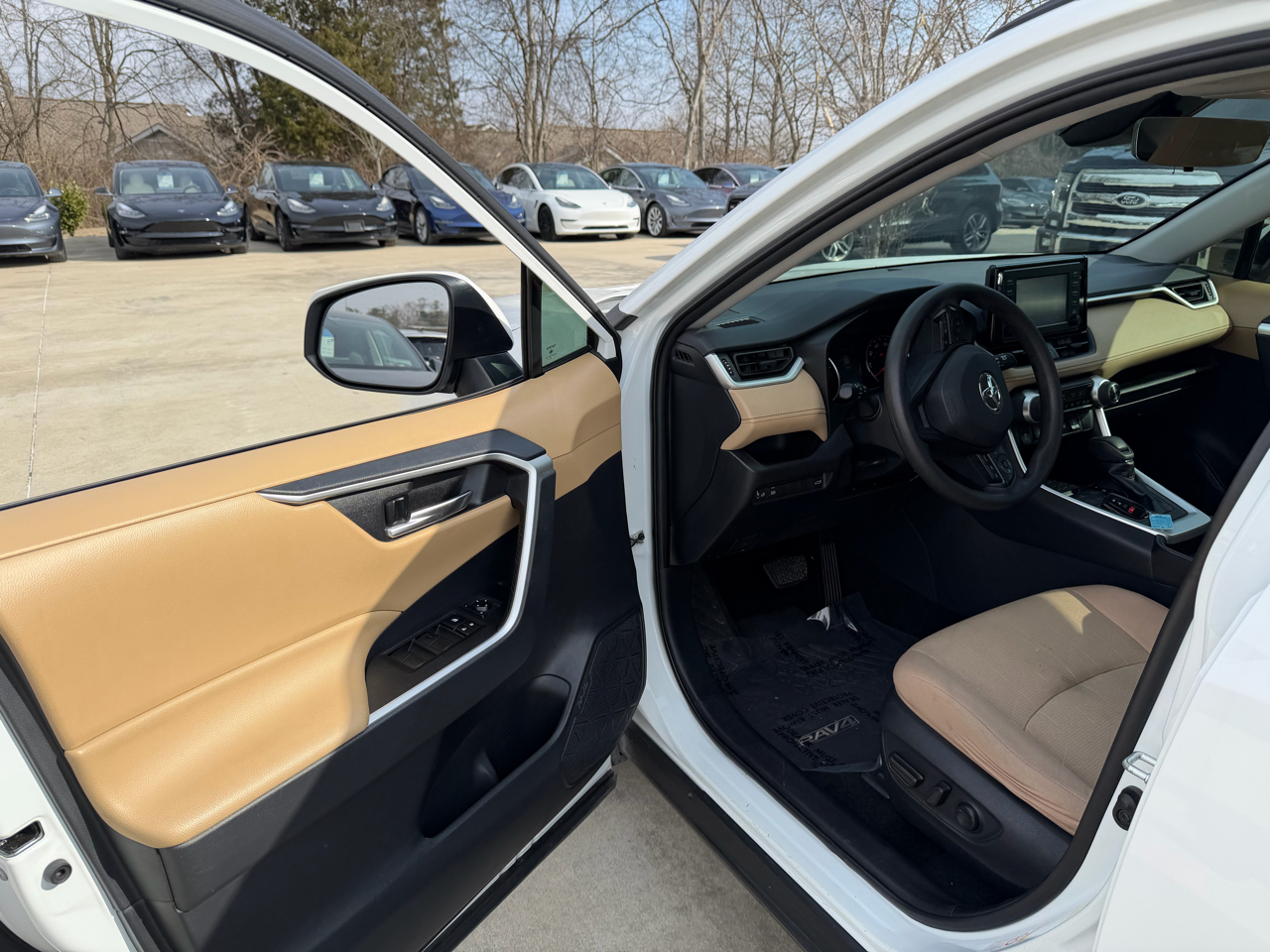 Toyota RAV4 XLE FWD (Natl) 2019