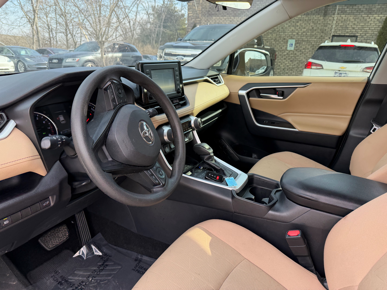 Toyota RAV4 XLE FWD (Natl) 2019