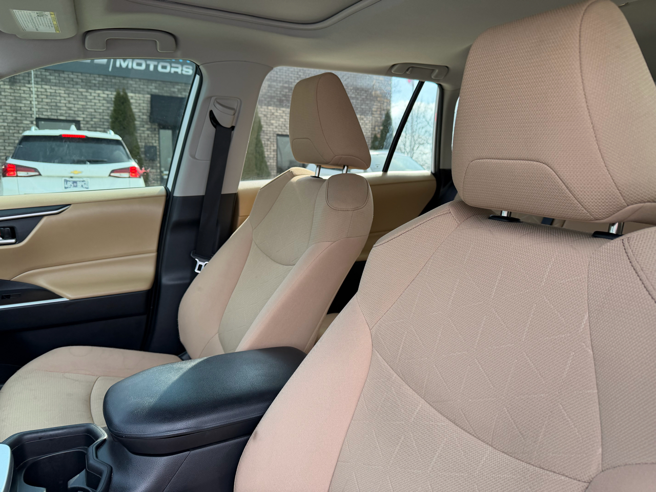 Toyota RAV4 XLE FWD (Natl) 2019