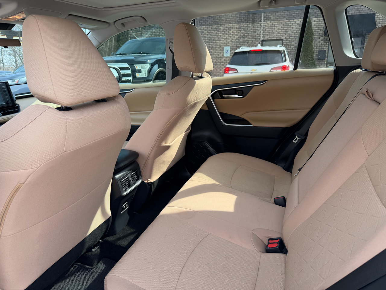 Toyota RAV4 XLE FWD (Natl) 2019