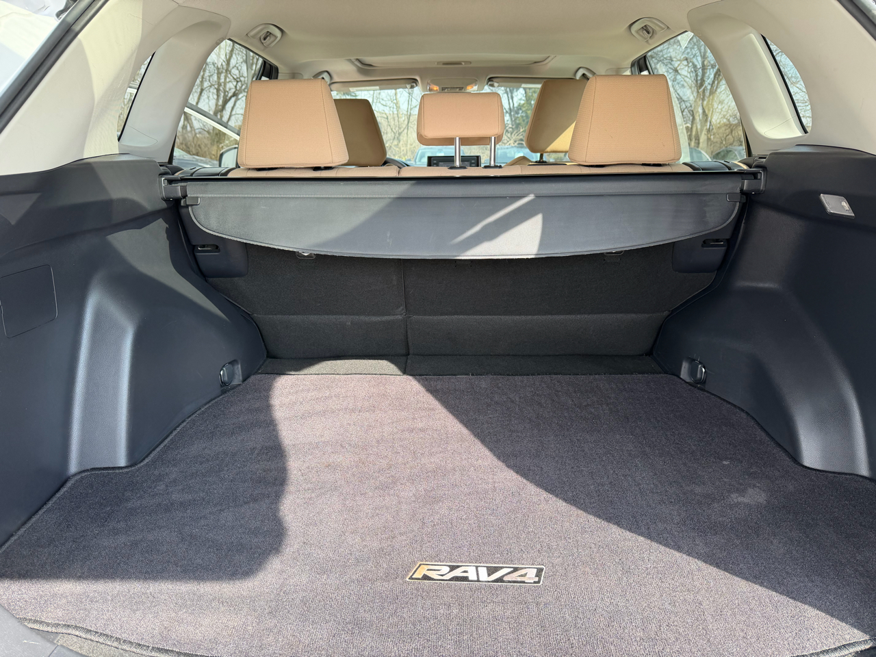 Toyota RAV4 XLE FWD (Natl) 2019