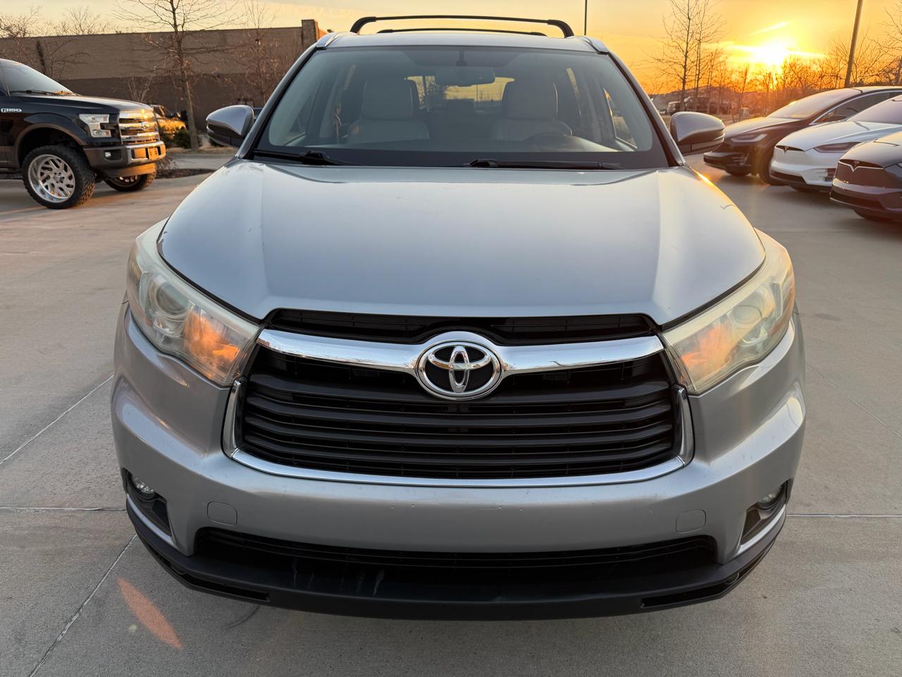 Toyota Highlander FWD 4dr V6 XLE (Natl) 2015