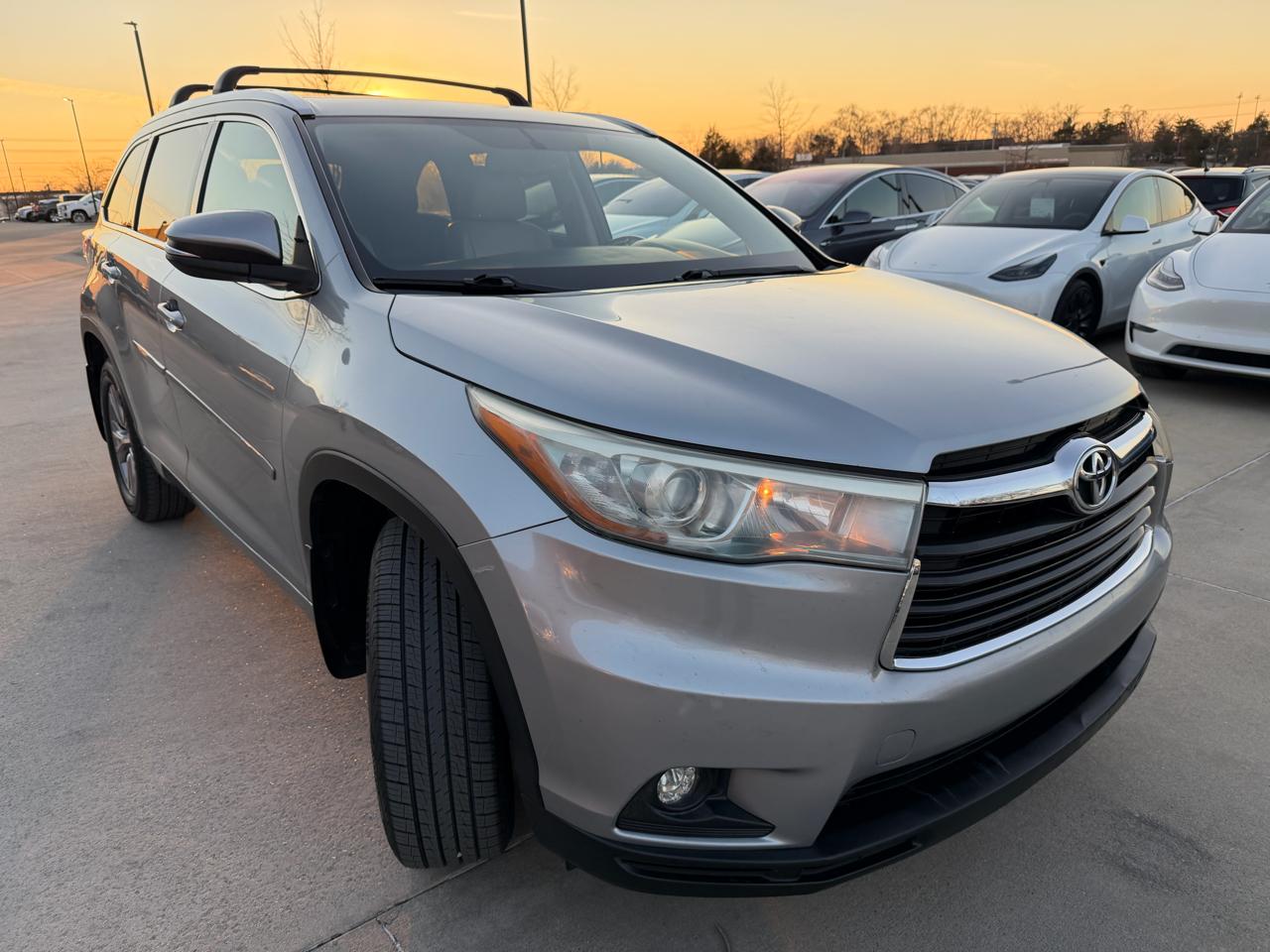 Toyota Highlander FWD 4dr V6 XLE (Natl) 2015