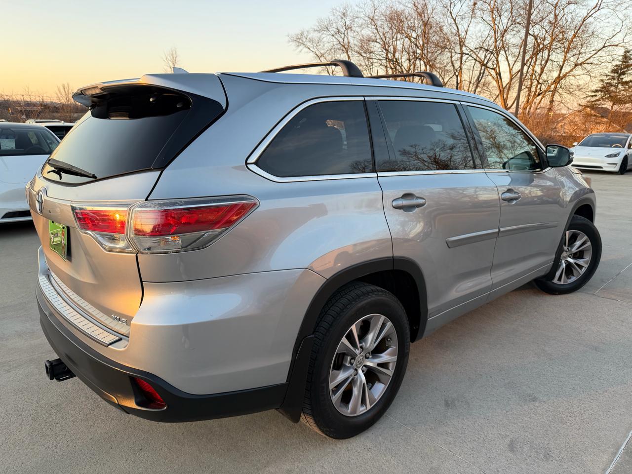 Toyota Highlander FWD 4dr V6 XLE (Natl) 2015