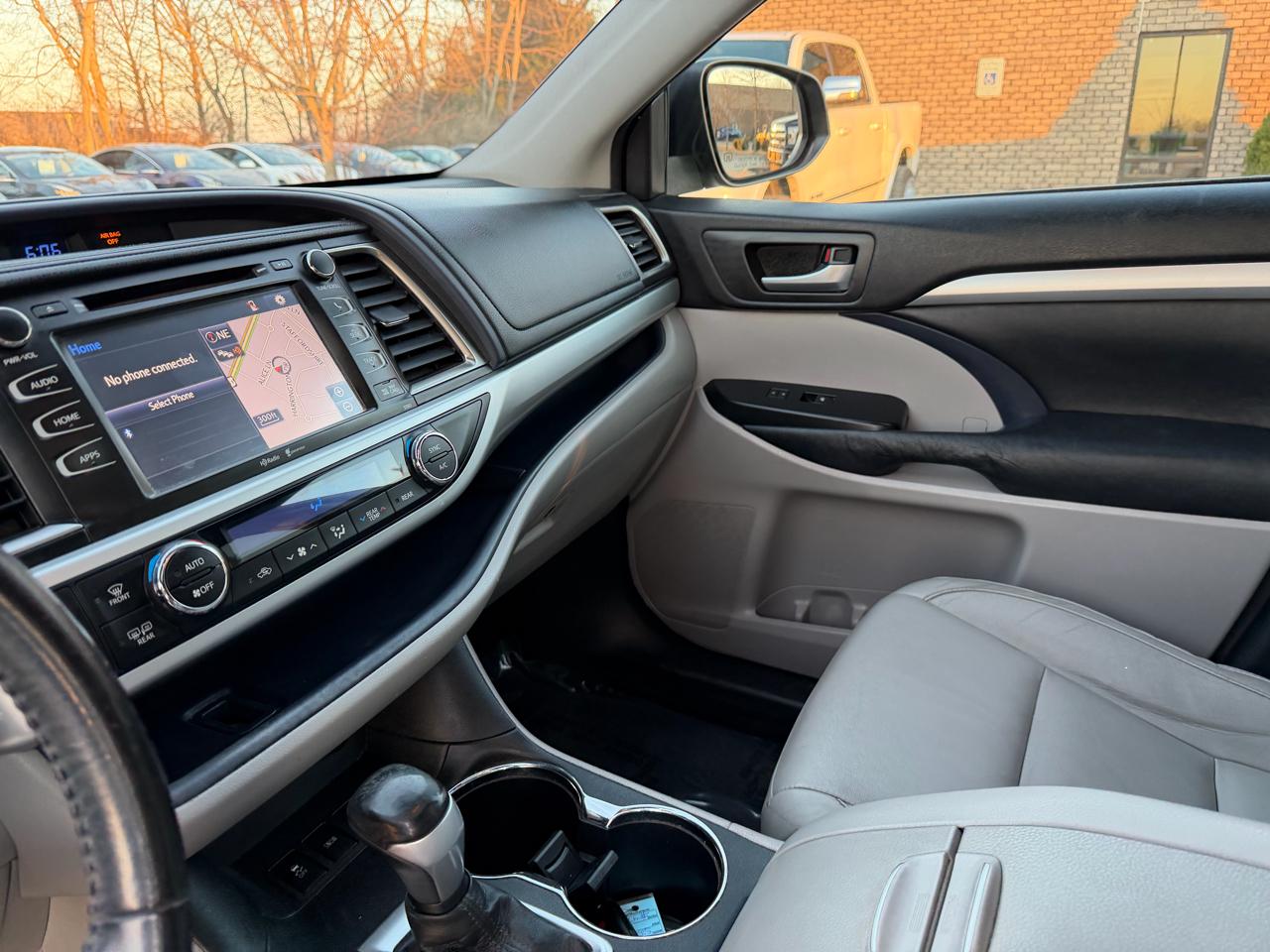 Toyota Highlander FWD 4dr V6 XLE (Natl) 2015