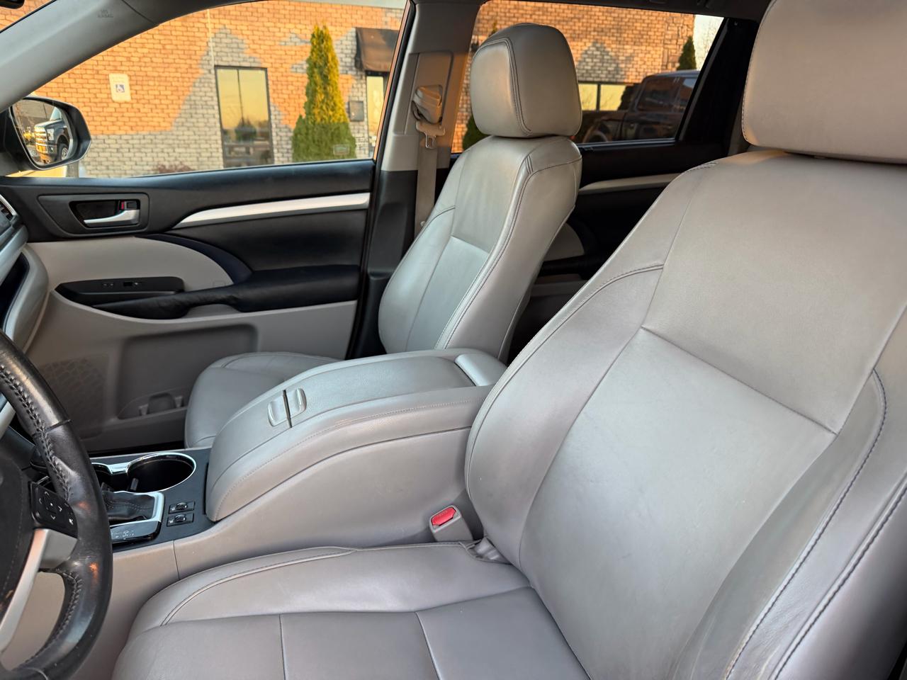 Toyota Highlander FWD 4dr V6 XLE (Natl) 2015