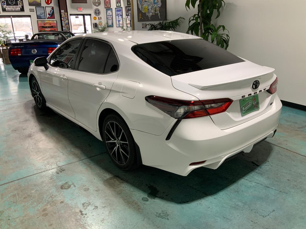 Toyota Camry SE Auto (Natl) 2022