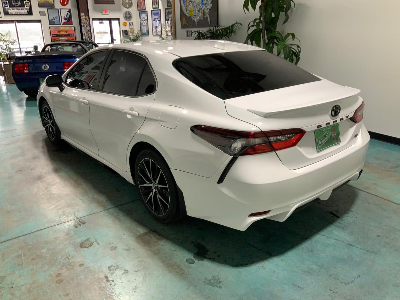 Toyota Camry SE Auto (Natl) 2022