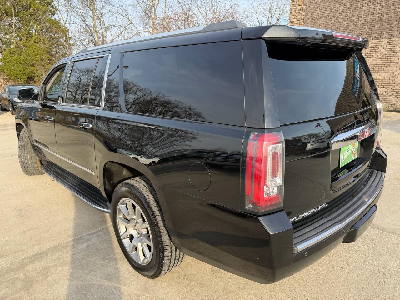 GMC Yukon XL 4WD 4dr Denali 2017