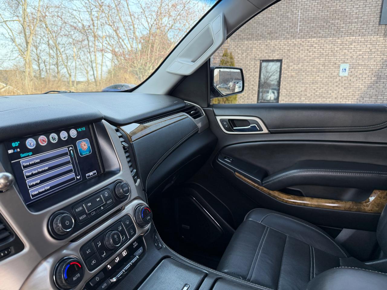 GMC Yukon XL 4WD 4dr Denali 2017