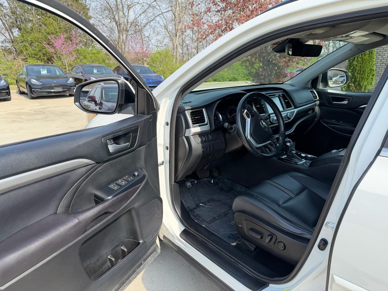 Toyota Highlander SE AWD V6 2017