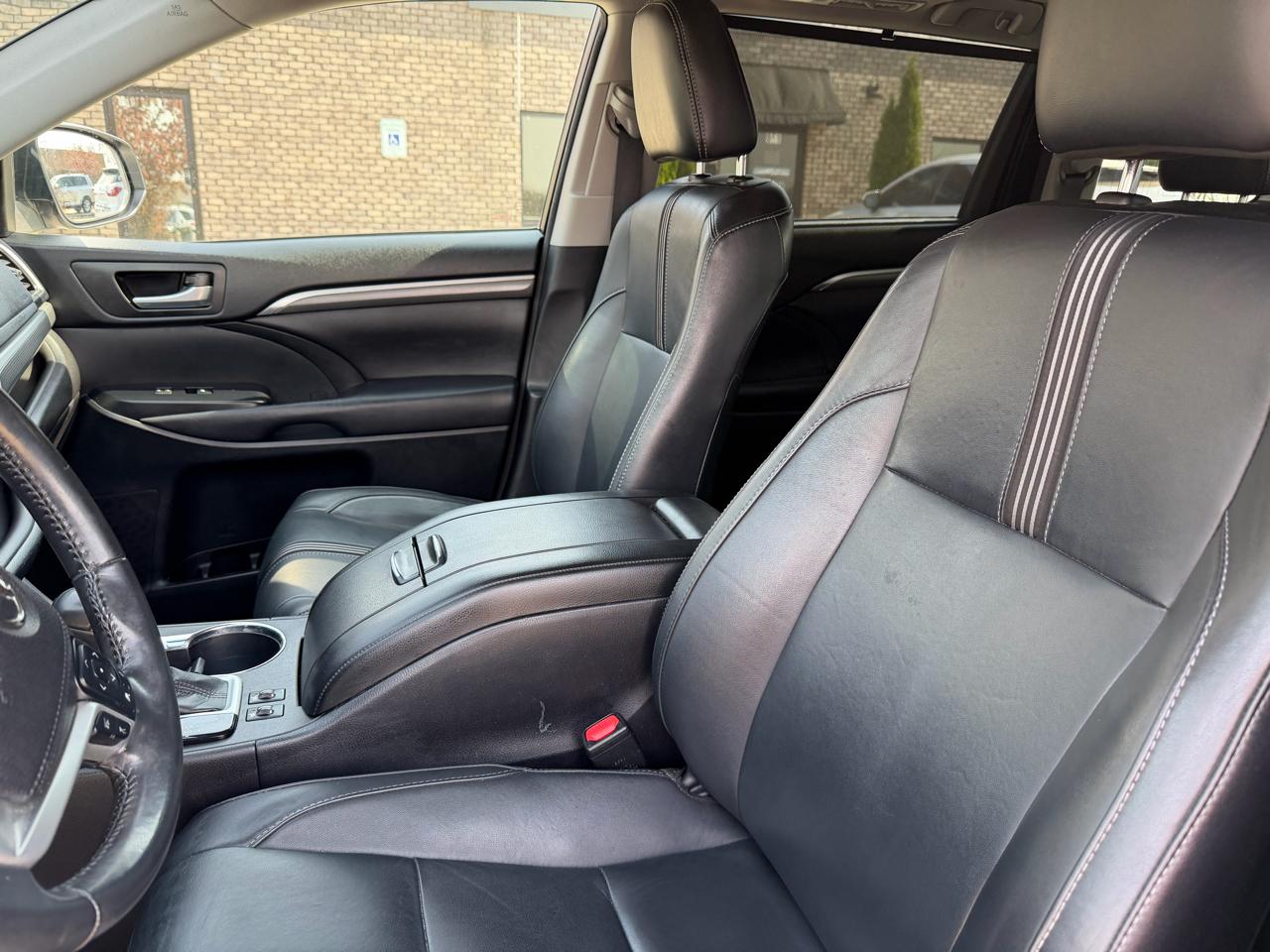 Toyota Highlander SE AWD V6 2017