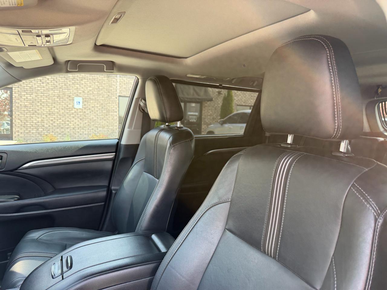 Toyota Highlander SE AWD V6 2017