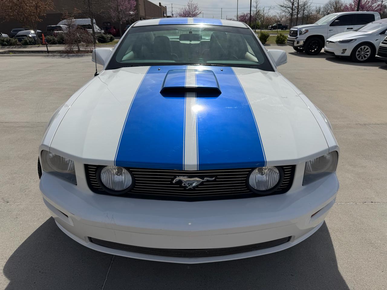 Ford Mustang 2dr Cpe GT Deluxe 2007