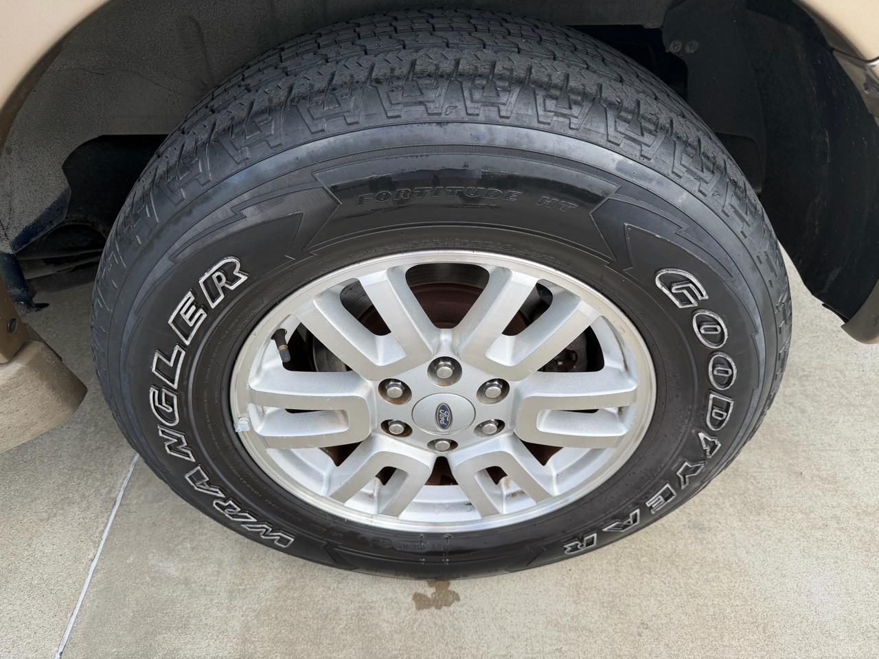 Ford Expedition 4WD 4dr XLT 2013