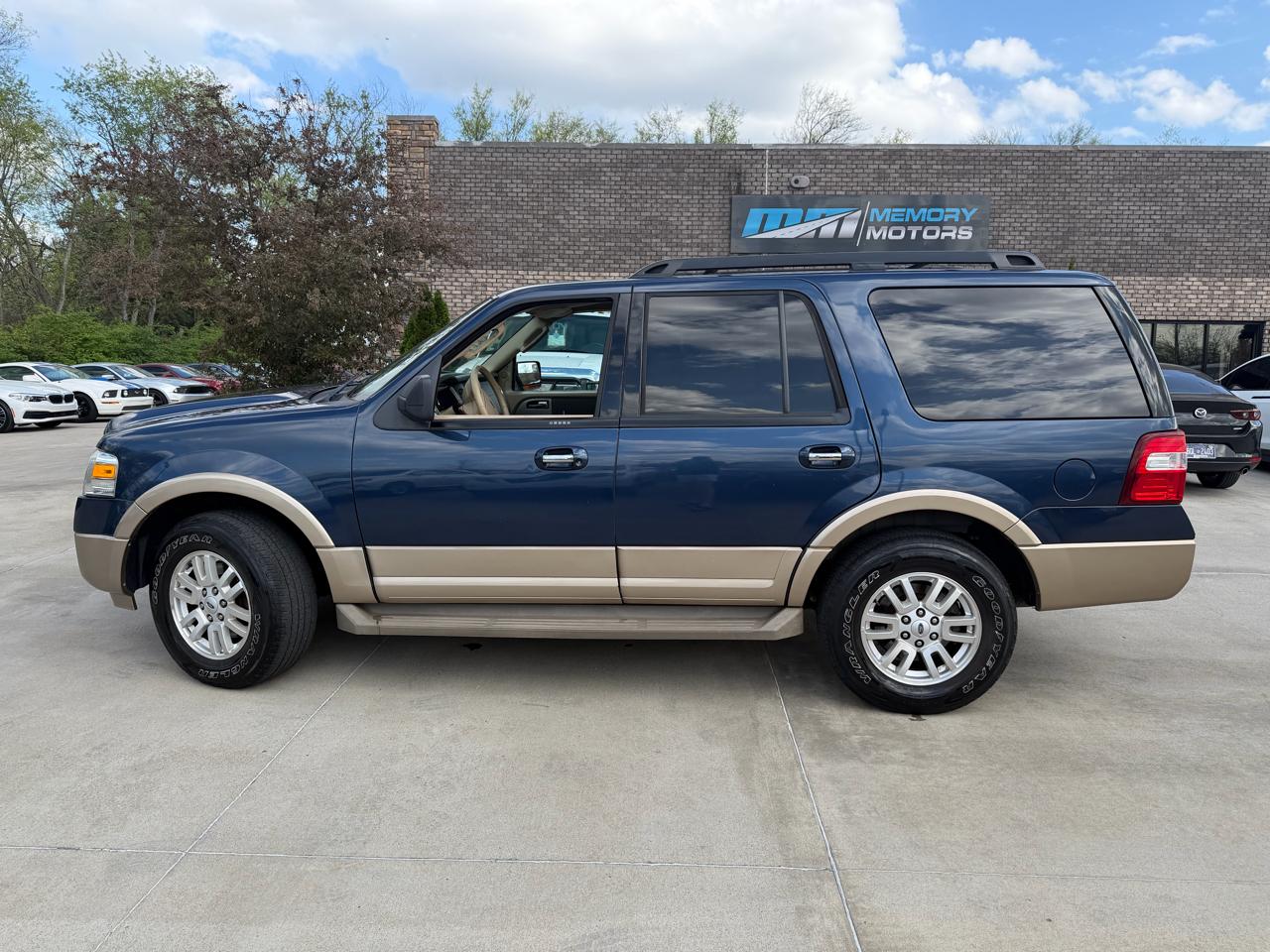 Ford Expedition 4WD 4dr XLT 2013