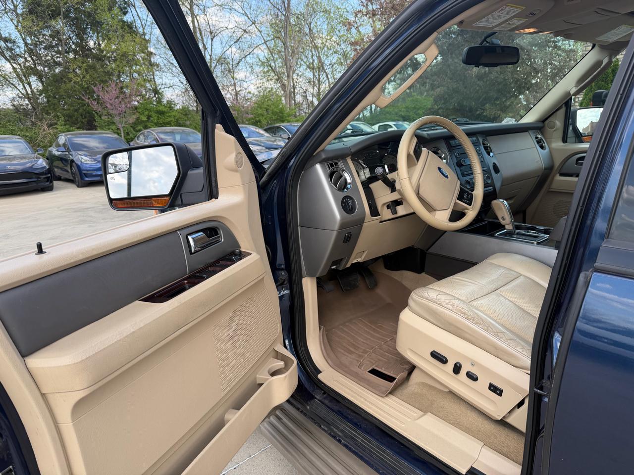 Ford Expedition 4WD 4dr XLT 2013