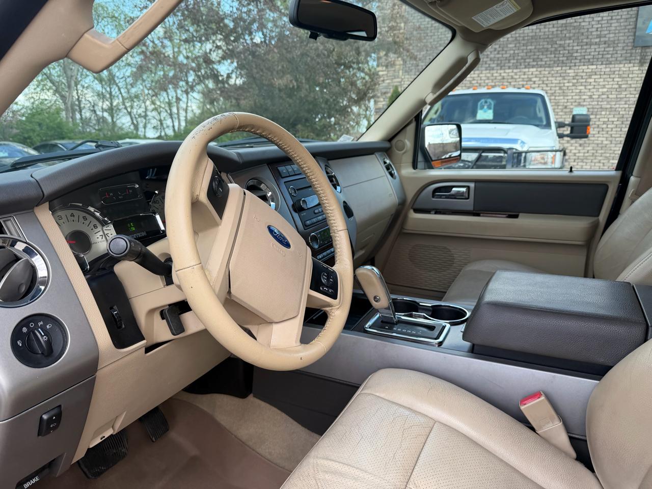 Ford Expedition 4WD 4dr XLT 2013