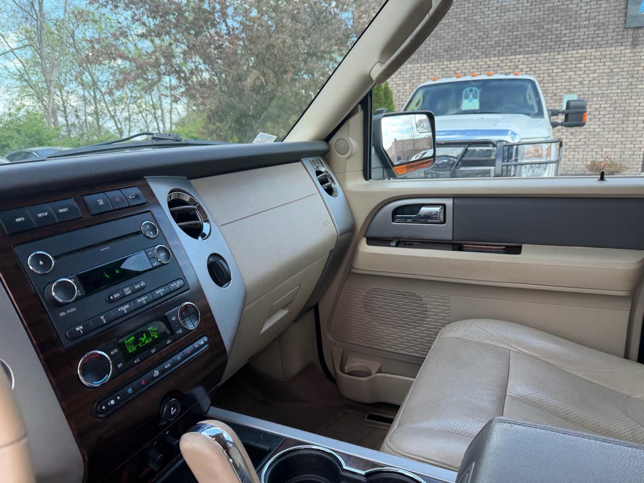 Ford Expedition 4WD 4dr XLT 2013