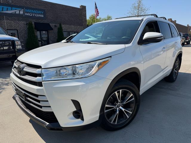 White 2018 Toyota Highlander LE AWD SUV / Crossover All-Wheel Drive Automatic