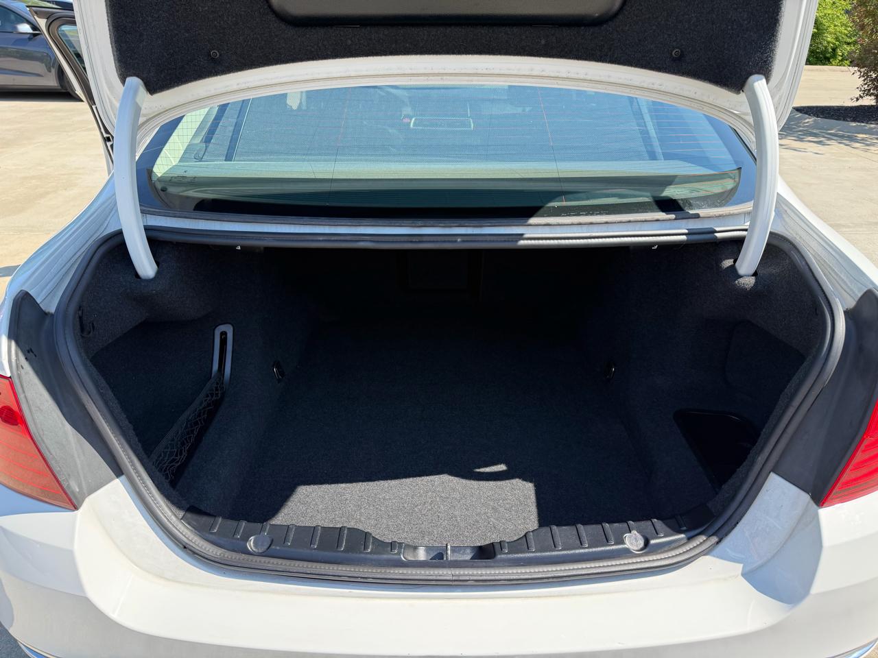 BMW 5 Series 4dr Sdn 528i RWD 2014