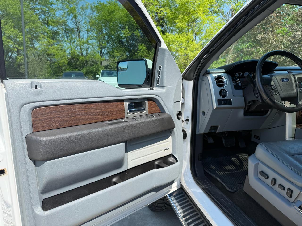 Ford F-150 2WD SuperCrew 145" Lariat 2014