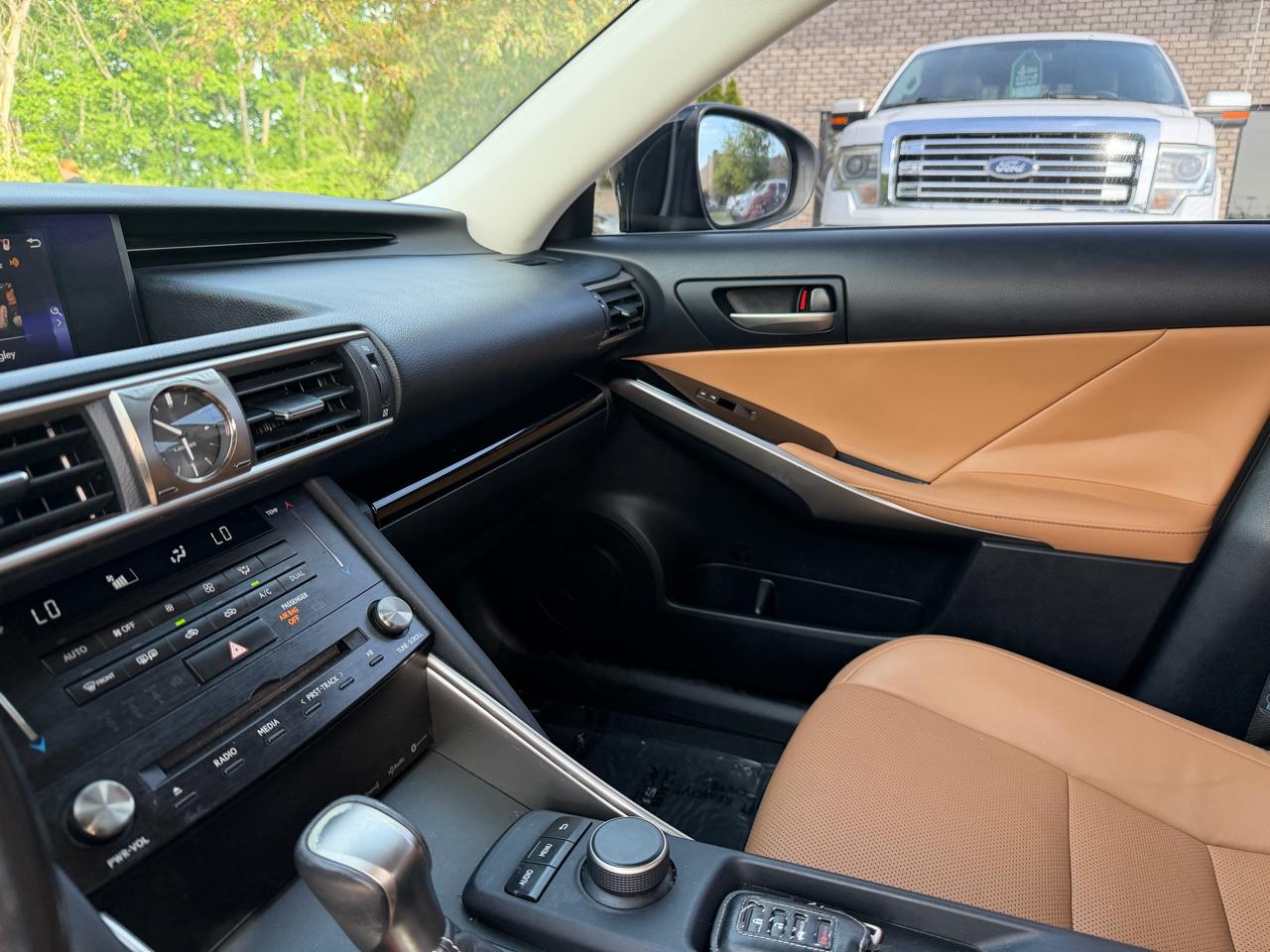 Lexus IS IS Turbo RWD 2017